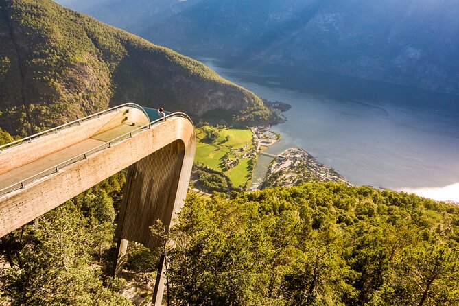 Flam: The Spectacular Stegastein Viewpoint Tour (Small Group) - Getting to Flåm and the cruise-port pickup