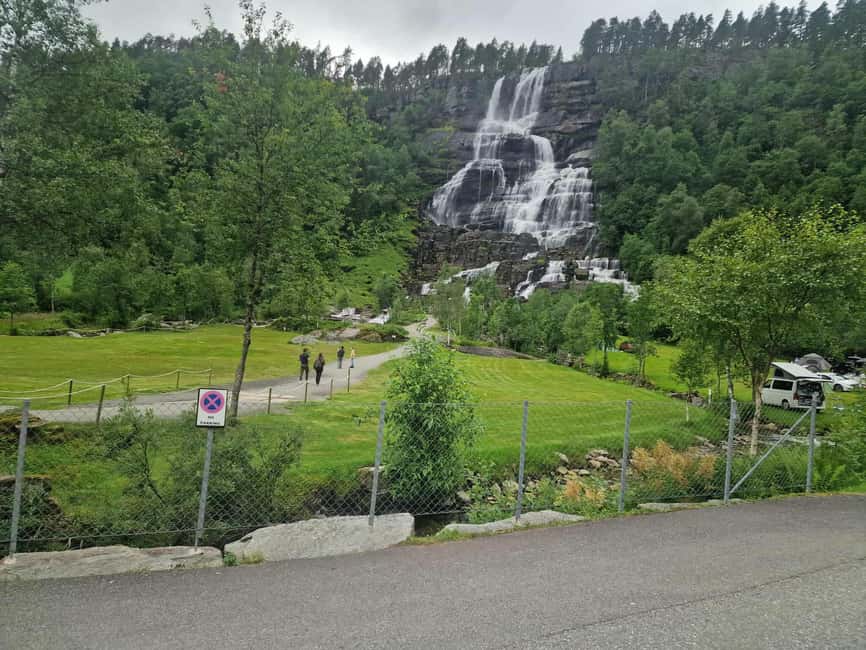 Flåm: Tvinde Waterfalls, Stalheimskleiva Hike & Gudvangen - Gudvangen photo stop: fjord village views, short and sweet