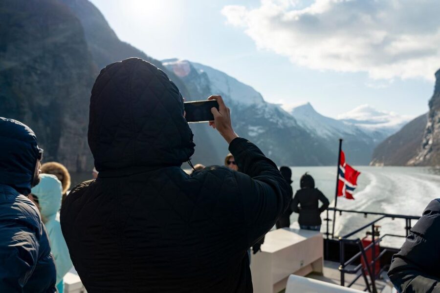 From Ålesund: Winter Fjord Cruise to Geirangerfjord - Fjord Ranger lectures onboard, and how they change your viewing