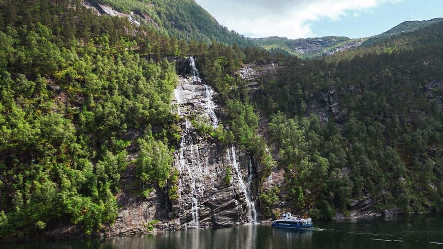 From Bergen: The Original Fjord Cruise to Mostraumen - Timing, Weather, and Winter Route Changes You Should Plan For