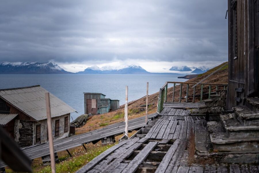 From Longyearbyen photo tour: Mysterious Barentsburg - Longyearbyen to ship to fjords, how the timing really plays out