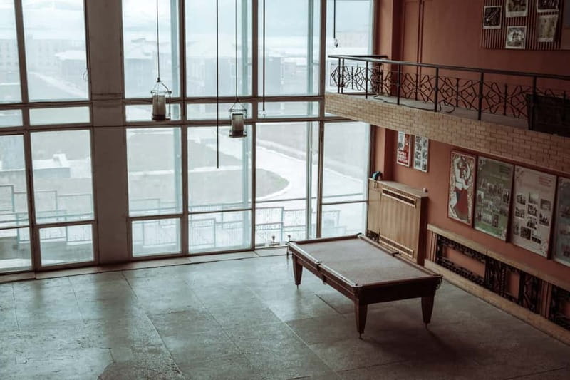 From Longyearbyen: Pyramiden Private Photo Tour w/ Transfer - Photo Exploring with a private guide: how the coaching plays out
