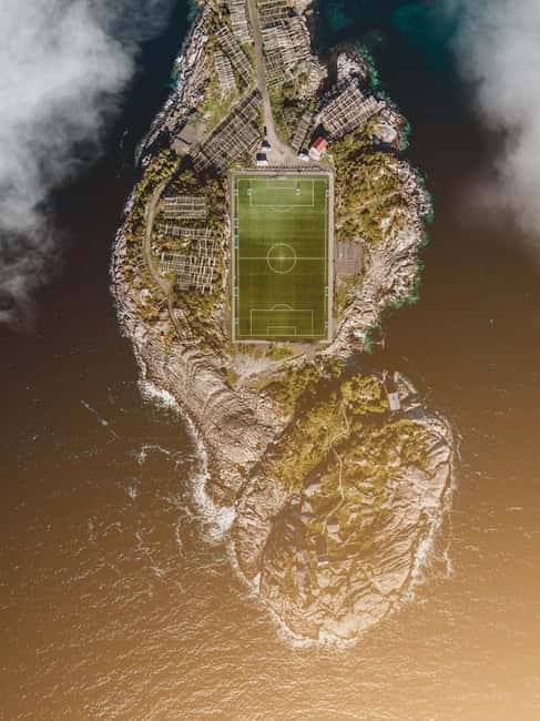 From Svolvær: Half Day Lofoten History and Photo Tour - Svinøya fishing village walk: the photos have context