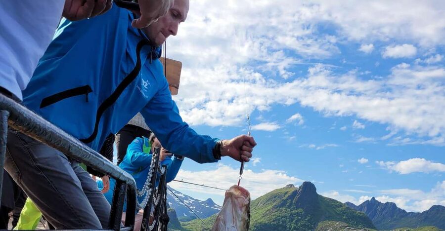 From Svolvaer: Lofoten Fishing Boat Cruise - Boarding in Svolvær, registration, and the gear setup