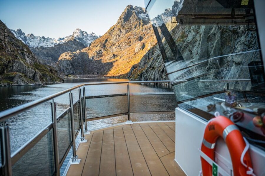From Svolvær: Lofoten Islands Silent Trollfjord Cruise - Onboard Comfort: Decks, Warm Indoor Areas, and the Cafeteria Setup
