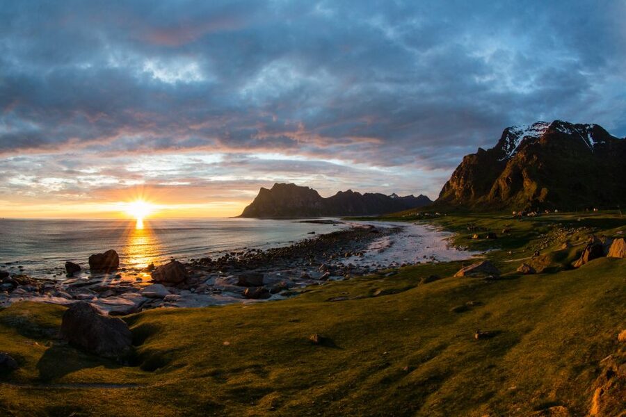 From Svolvær: Midnight sun tour with a photographer - How the Photographer Manages Light and Locations for 4 Hours