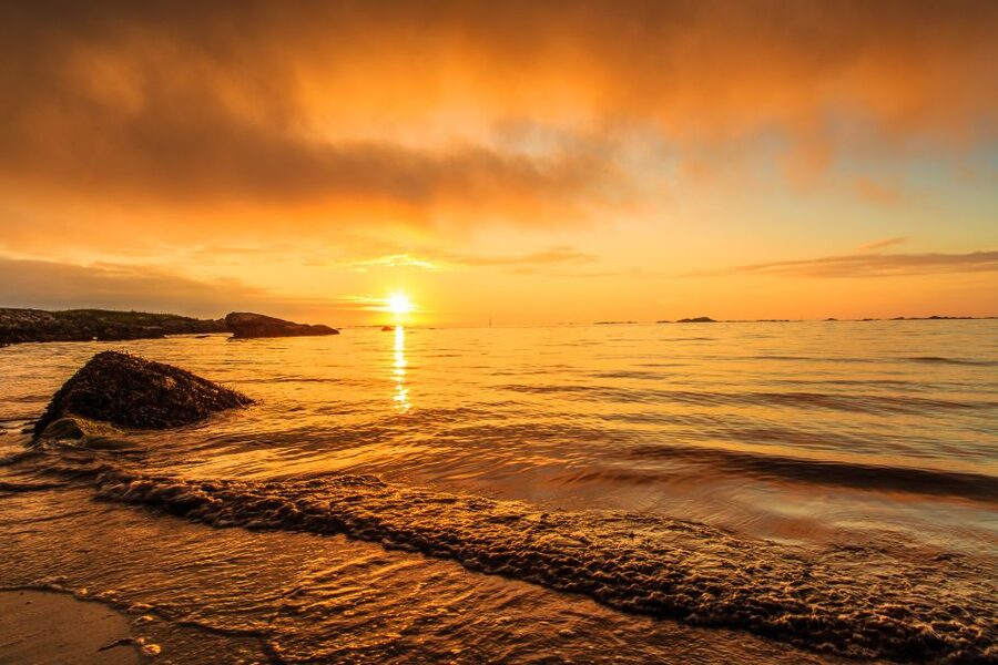 From Svolvær: Midnight sun tour with a photographer - Small Group Size Changes Everything: Better Timing, Less Waiting