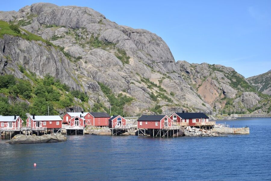 From Svolvaer: Private Lofoten Islands Tour with Transfer - Guides and the photo advantage, why service matters on rainy days