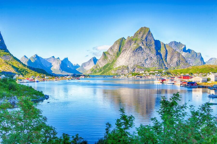 From Svolvær: Reine & Å Lofoten West Island Full Day Tour - Hamnøy overlooks Reine, where the coastline picture finally clicks