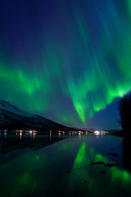 From Tromsø: Aurora Bus Tour with Snacks, Photos, and Drinks - The logistics that save real energy, meeting at Tromsø Bridge and the pier office