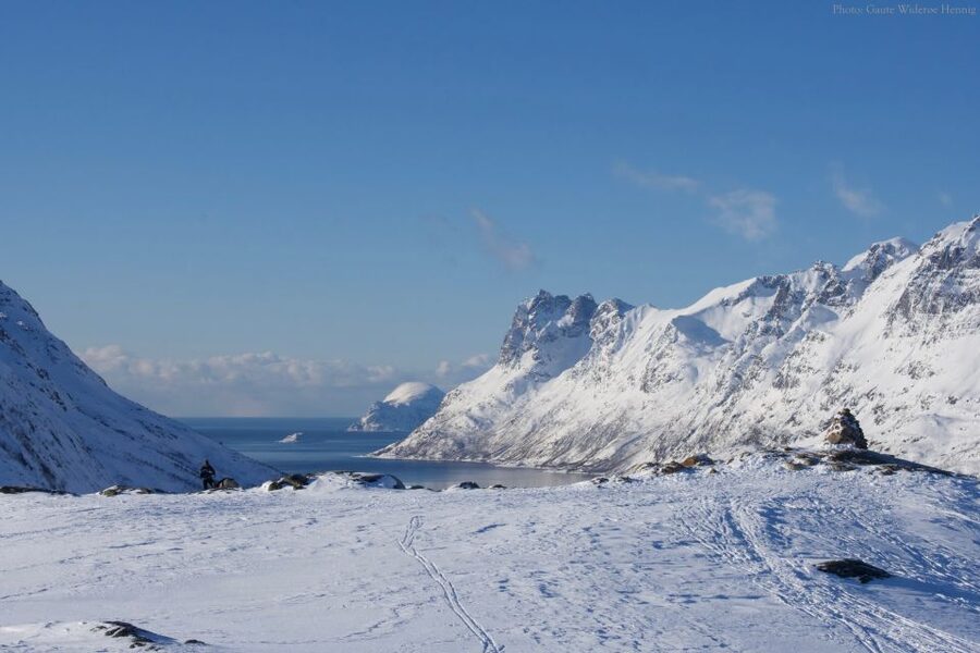 From Tromsø: Daytime Snowshoe Experience with stunning views - Gear Up Fast: Snowshoe Lessons That Keep You Moving