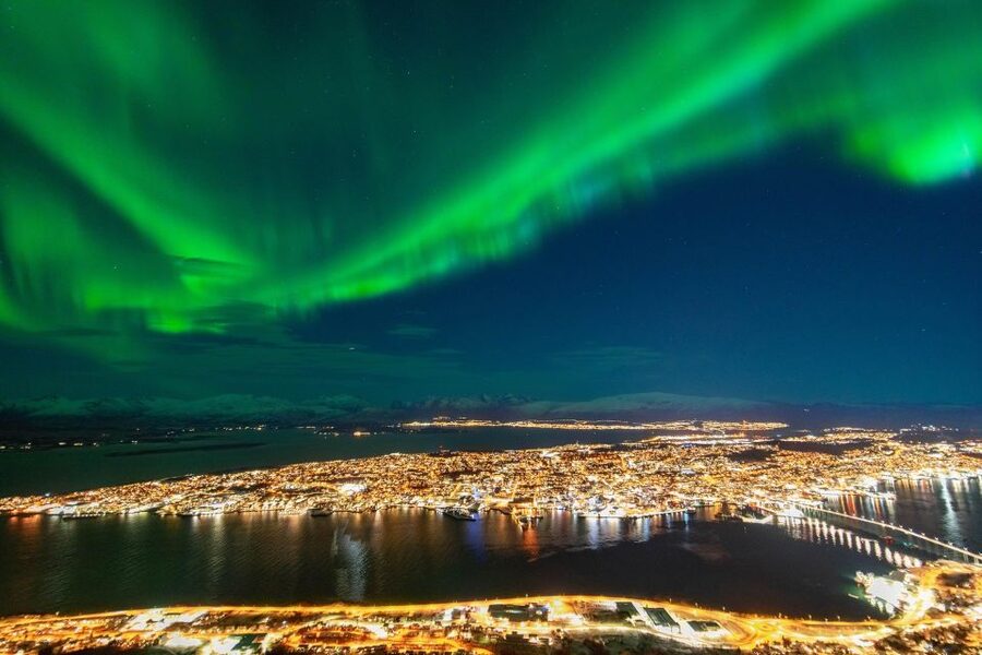 From Tromsø: Evening Fjellheisen Snowshoe Hike and Cable Car - Why this Fjellheisen snowshoe hike is built for the northern lights
