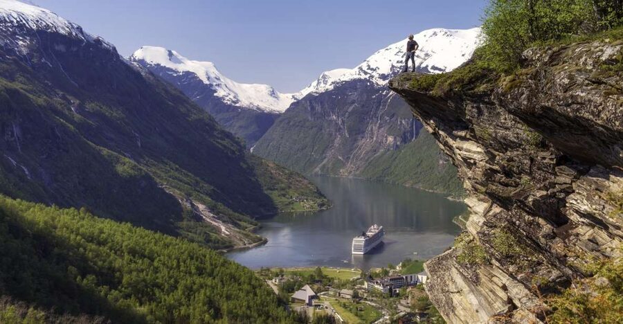 Geiranger: Bus Tour with Multilingual Audio Guide - Key highlights you will feel right away