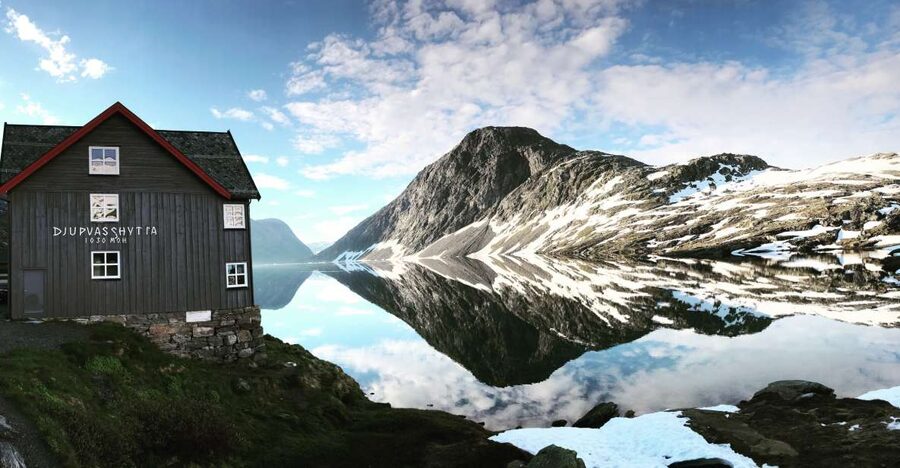 Geiranger: Dalsnibba, Flydalsjuvet, Eagle Bend & Fjords Tour - Flydalsjuvet View Point: Short Stop, Classic Geiranger Frame