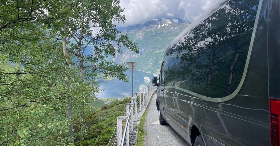 Geiranger Dalsnibba: mini bus tour - Returning to Geiranger, and fitting it into a port day