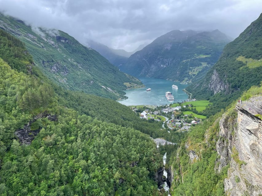 Geiranger Dalsnibba: mini bus tour - Waterfall route and fjord views from the bus windows