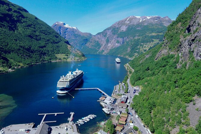 Geiranger: Excursions.no Geiranger Highlights - Flydalsjuvet: The 15-Minute Fjord View That Gets You Oriented Fast