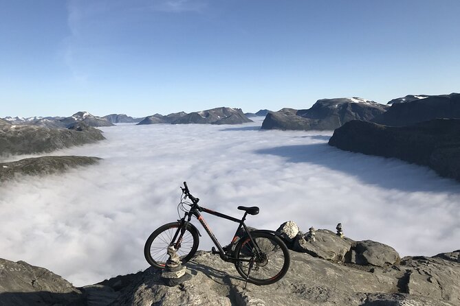 Geiranger: Excursions.no Mount Dalsnibba & Eagle's Bend - Road switchbacks, air-conditioning, and what the group size feels like