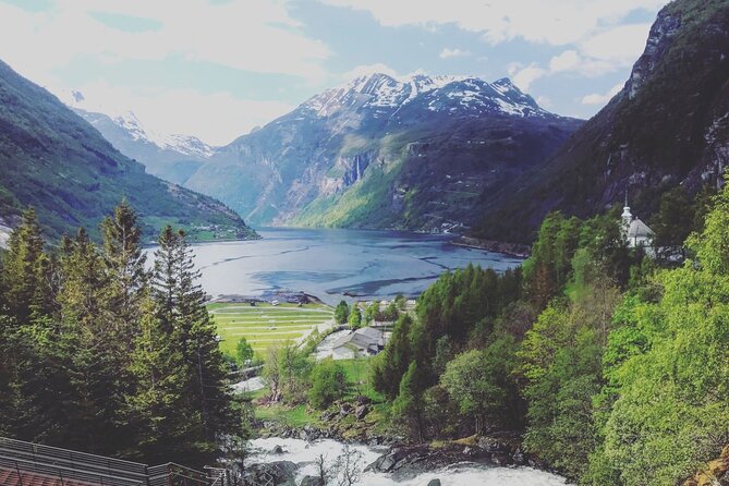 Geiranger: Excursions.no Mount Dalsnibba & Eagle's Bend - Guide narration and audio help in multiple languages