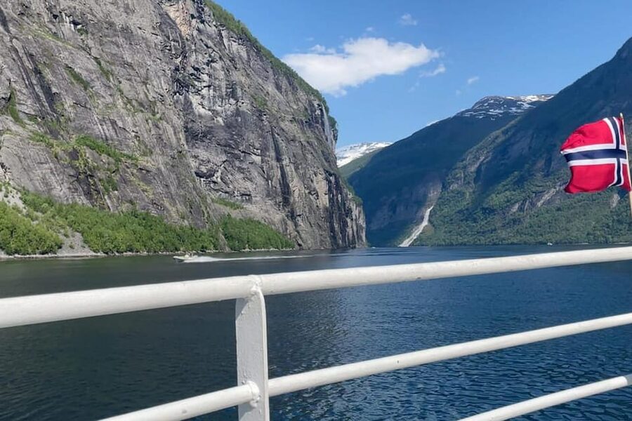 Geiranger Fjord Boat Tour with Waterfall Tasting - Getting your photos right: small timing tricks that help