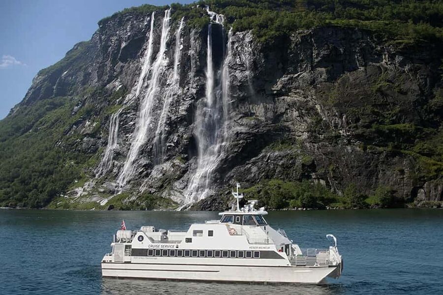 Geiranger Fjord Tour from Hellesylt (with stop in Geiranger) - Geiranger Town Stop: What 1.5 to 2 Hours Lets You Actually Do