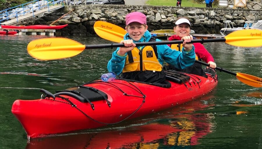 Geiranger: Kayak tour with guide - Group size, pace, and who this tour fits