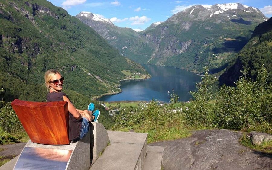 Geiranger: Panorama Bus Tours 1,5/2hr (Highlights viewpoint) - Getting the Most Out of Flydalsjuvet: Queens Chair, Photo Rhythm, and Wind
