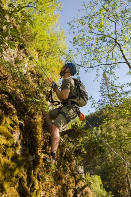 Geiranger: Rappelling tour with epic view - Starting at Geirangervegen 139, right by the Dynamite Waterfall