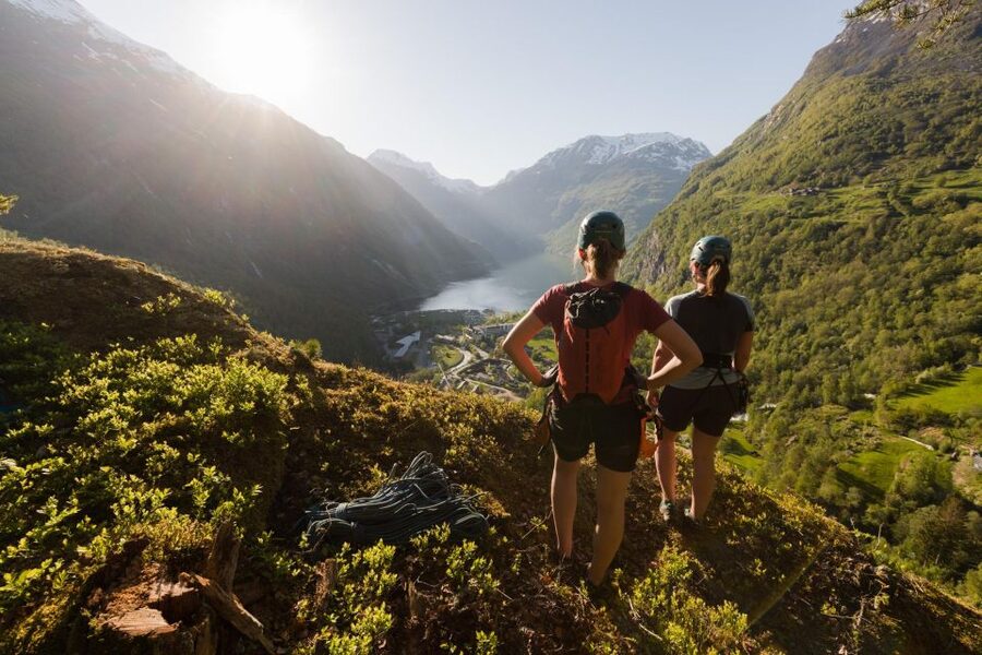 Geiranger: Rappelling tour with epic view - Flydalsjuvet viewpoint, plus the photo edge where you’ll feel the height