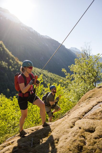 Geiranger: Rappelling tour with epic view - Down past Queen’s Chair, then the intro wall that teaches you the basics