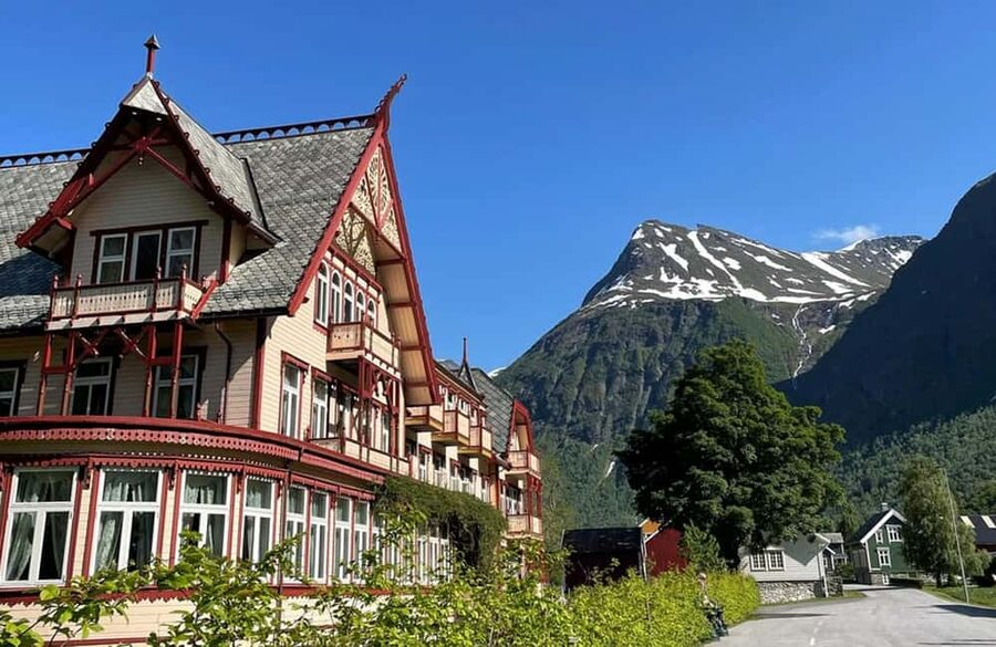 Geiranger to Ålesund Bus Tour (one way) - Kokarsteinen (The Boiling Rock), panoramic payoff from solid ground