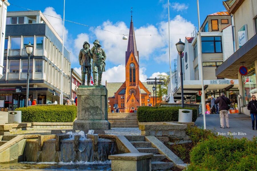 Guided E-Bike Tour in Haugesund: city, vikings, Rising Tides - The first minutes: safety briefing plus an easy e-bike start