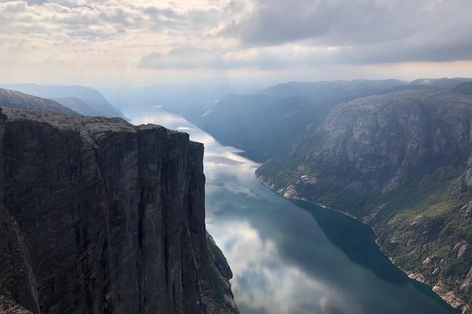 Guided hike to Kjerag and Kjeragbolten - The Hike Itself: Pacing, Wet Rock, and Chain-Assisted Steps