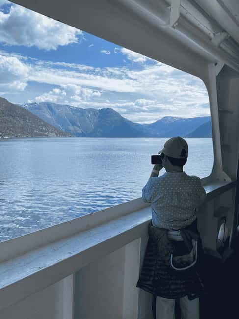 Guided tour: Hardangerfjord, Waterfalls and Ferry crossing - Scenic drive along road 550 toward Jondal