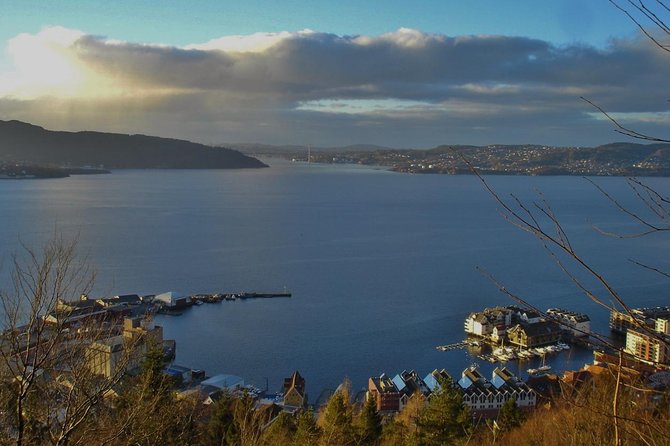 GUIDED TOUR: Hiking to Stoltzekleiven - Meeting at Radisson Blu and warming up through Bergen’s steep streets