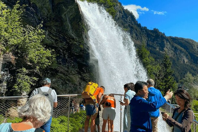 Guided tour to Hardangerfjord with Waterfalls and Ferry Crossing - Guides, pacing, and the one drawback to take seriously