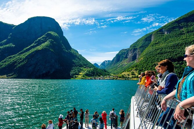 Guided Tour To Nærøyfjorden, Flåm And Stegastein - Viewpoint Cruise - Driving day logistics: why the order matters for comfort
