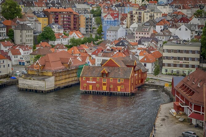 Guided Walking Tour in Bergen - Fløibanen and the surprise rhythm near the end