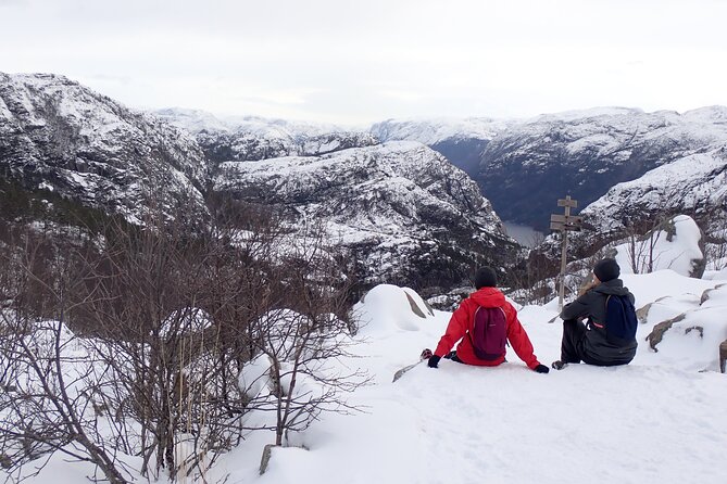 Guided winter hike to Pulpit Rock Preikestolen - Small-group energy: why “up to 8” is a big deal