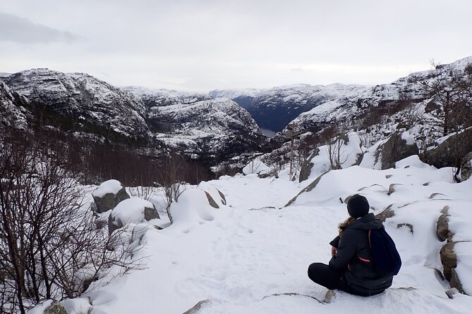 Guided winter hike to Pulpit Rock Preikestolen - The value of a real guide on a winter cliff trail