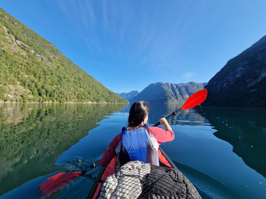 Hellesylt: Beginner-Friendly Fjord Kayaking Experience - How the guide uses the Helsetkopen view to make the trip click