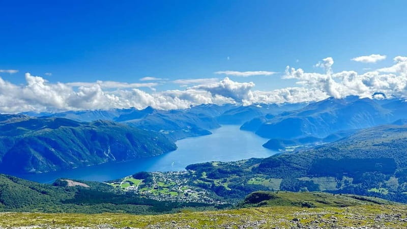 Hellesylt: Fjord to Sky Scenic Escape to Stranda Gondola - Strandafjellet Gondola Ride: The 1,000-Meter View Upgrade