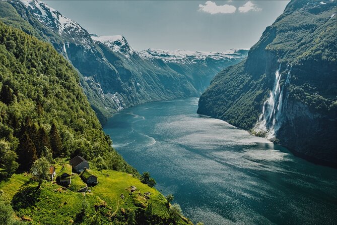 Hellesylt Sightseeing Boat Geirangerfjord - Finding The Meeting Point At Hellesyltvegen 1 Without Losing Time