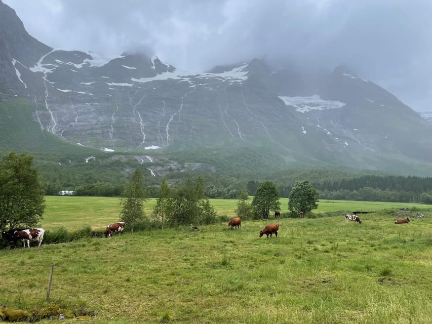 Hellesylt to Norangsdalen: Scenic E-Bike Tour - Lygnstøylvatnet: a quiet lake with ruins under the water