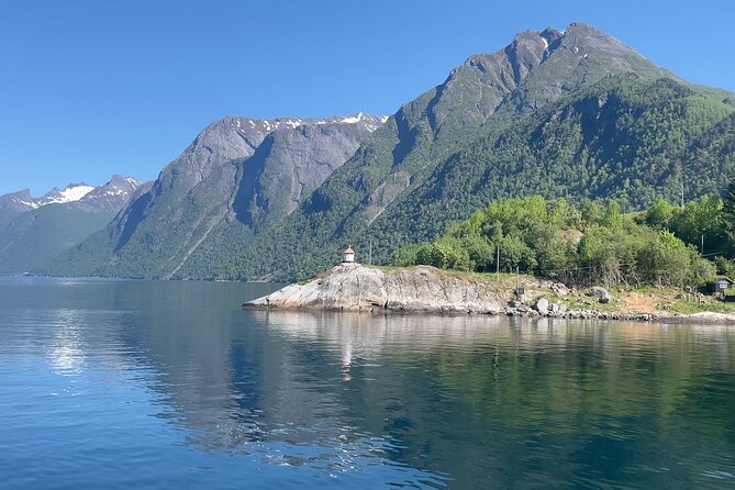 Hjørundfjord Fjord Tour Roundtrip from Ålesund - Onboard Comfort: Air Conditioning, WiFi, Toilets, and Weather Reality