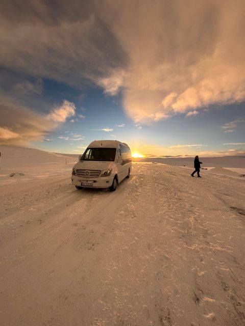 Honningsvåg: North Cape Winter Excursion with Entry Ticket - When the road closes: the optional Aurora Center and fishing village plan