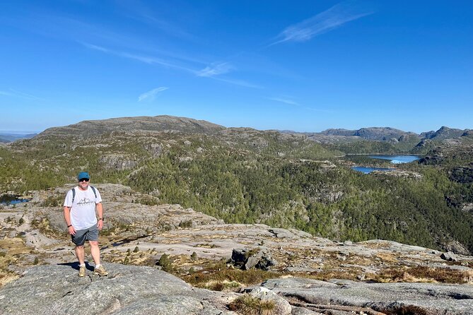 Iconic Preikestolen Hike with Expert Guide - Reaching Preikestolen: descent to Pulpit Rock and cliffside time