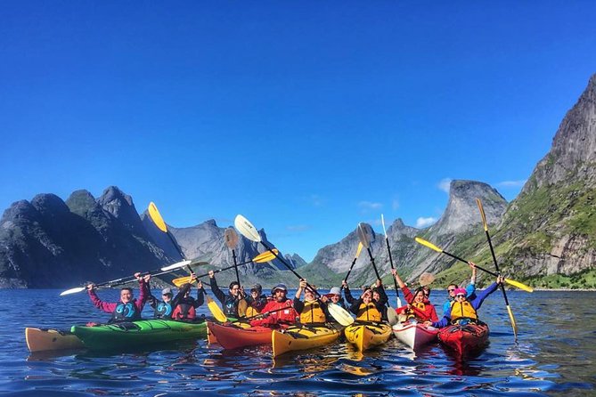 Kayaking in Reinefjorden - The guides and small-group setup: why you feel looked after