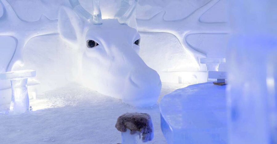 Kirkenes: Snowhotel Entrance Ticket - The Snowhotel tour, 13 ice suites carved by artists
