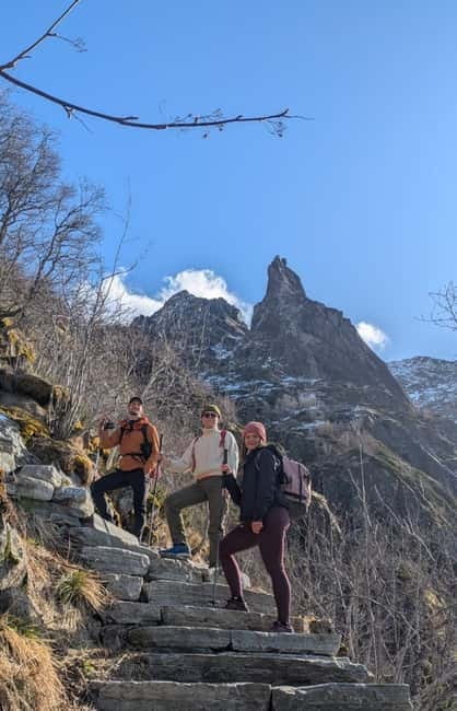 Lofoten: Climb Svolværgeita with a certified tour guide and experience the adventure! - The classic two-pitch route to the summit horns